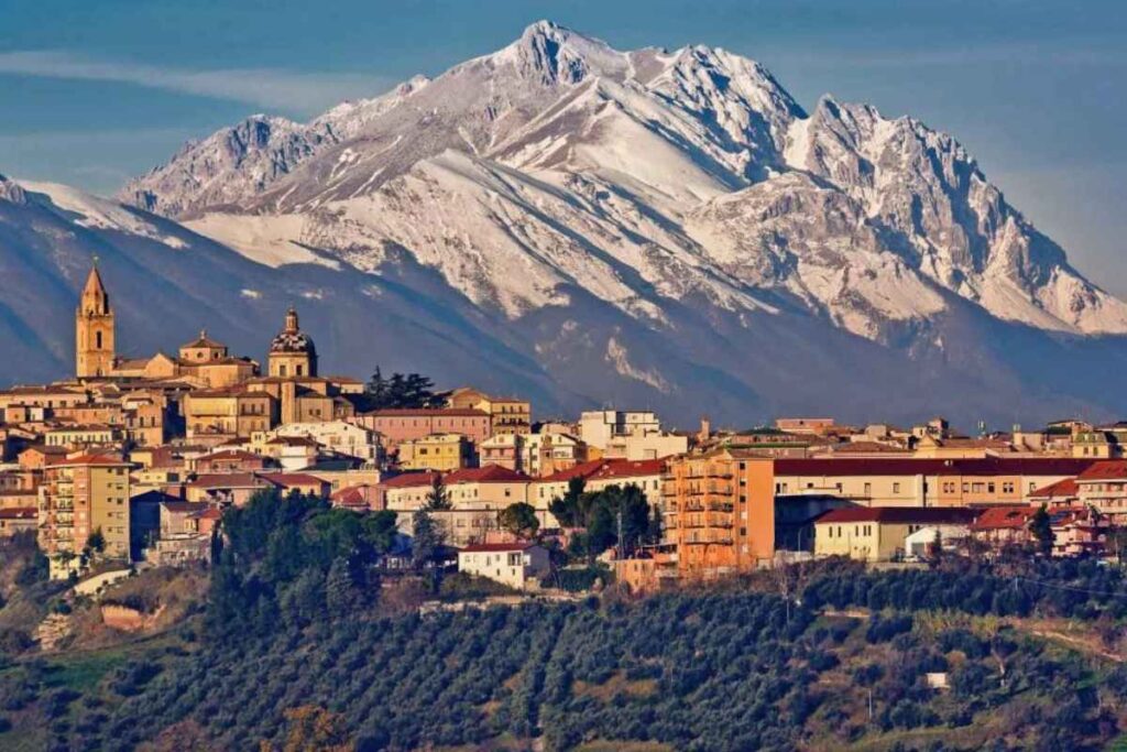 Chieti: una città tra storia e cultura. Il fascino di Chieti tra archeologia e tradizione. Chieti: la città del Guerriero di Capestrano. 