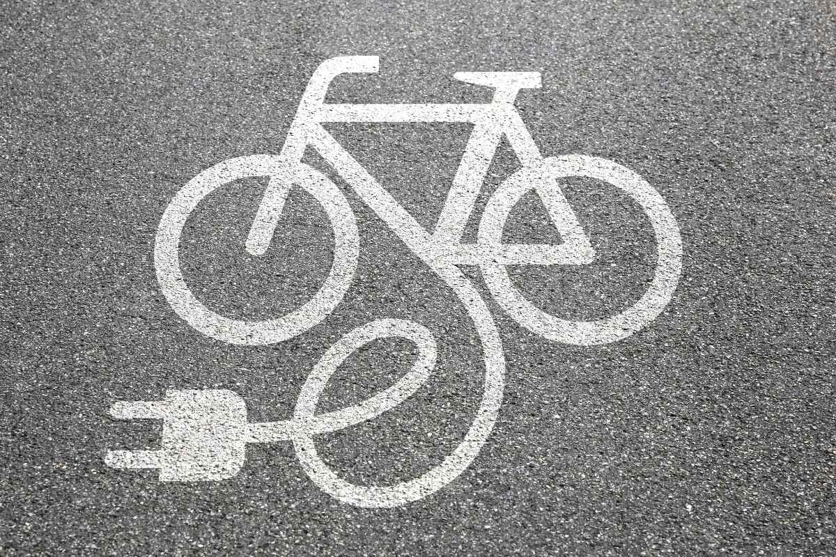 Bonus bici elettriche prorogato fino al 2025. Acquisto bici elettriche, il bonus continua. Mobilità sostenibile: incentivi confermati per il 2025. L’Aquila investe ancora sulle bici elettriche.