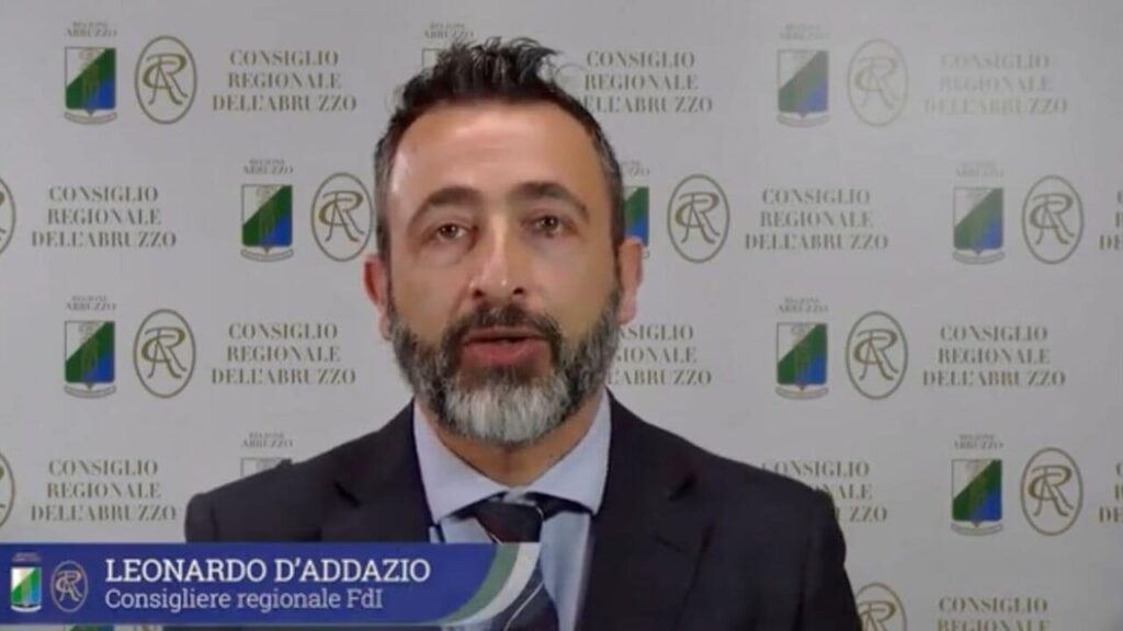 La Regione Abruzzo difende i dipendenti pubblici dalle aggressioni. Violenza contro i lavoratori pubblici: una proposta di legge per la tutela. Un'azione concreta per proteggere i lavoratori pubblici. Regione Abruzzo e sicurezza: un impegno per i dipendenti pubblici.