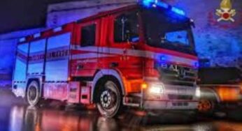 Incendio nel quartiere Santa Croce, intervento immediato