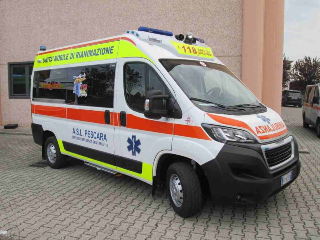 Incidente a Pescara sulla Tiburtina: motociclista in ospedale. Scontro tra moto e auto a Pescara: ferito un 55enne. Pescara, incidente sulla Tiburtina: un ferito in codice giallo. 